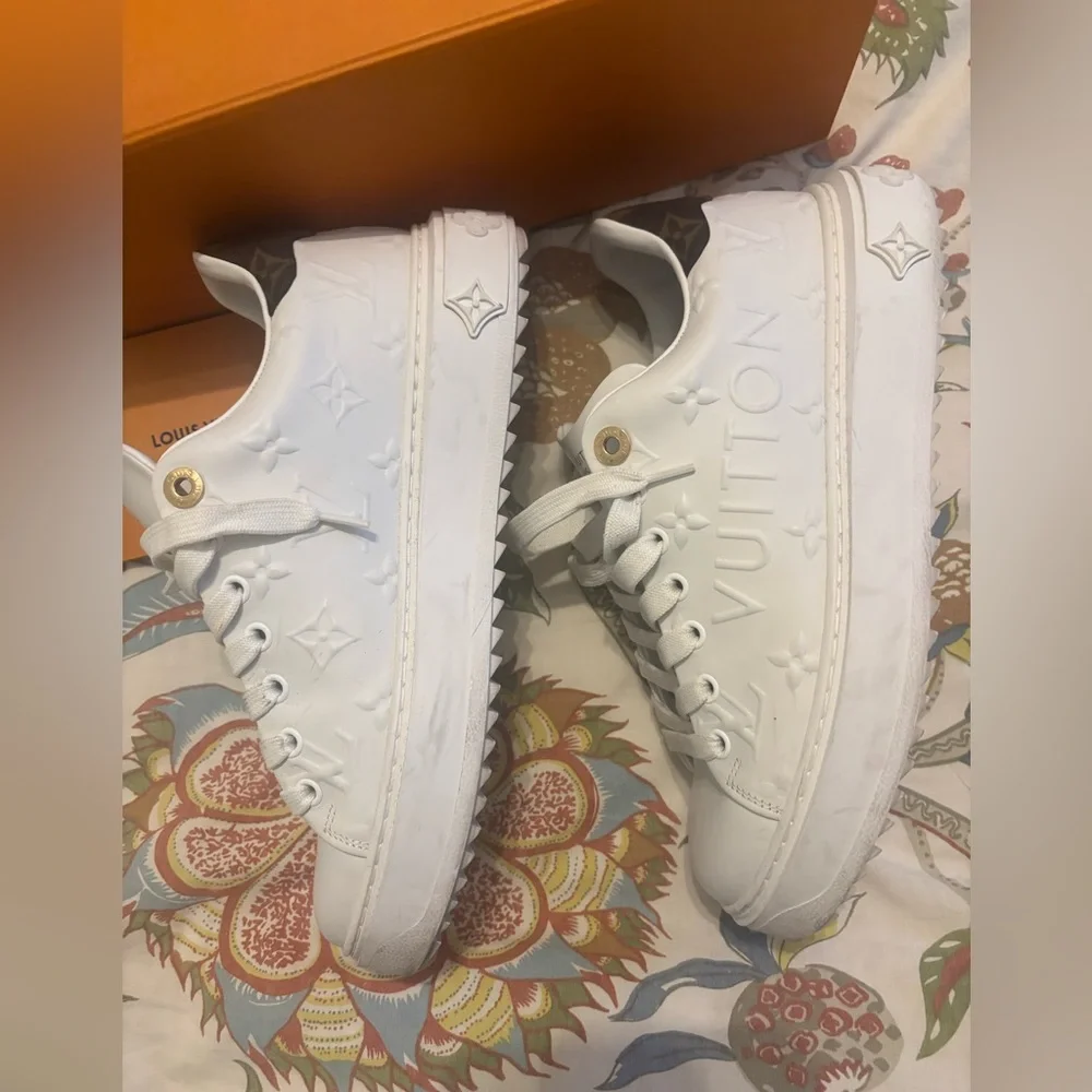 Authentic Louis Vuitton White Time Out Debossed Logo Sneakers 37 1/2 (7.5) - Picture 4 of 11